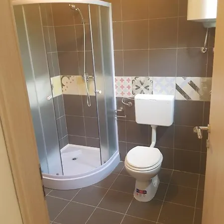 Maar * Nin
