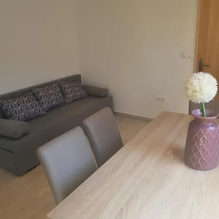 Maar Apartment *