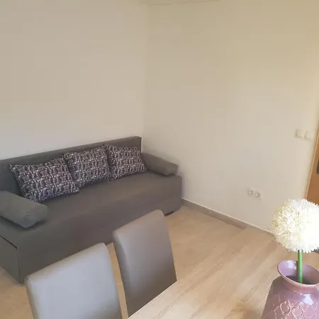 Maar Apartment Nin